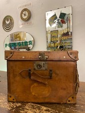 Valigia quadrata in pelle marrone chiara anni’30