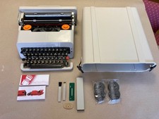 Macchina da scrivere Olivetti Valentine bianca