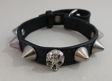 BRACCIALE GOTICO DI PELLE NERO JOHN RICHMOND CON BORCHIE E TESCHIO DUE MISURE