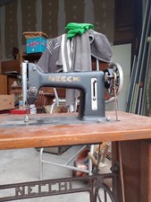 macchina da cucire Necchi