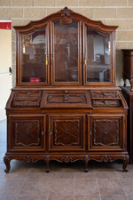 Credenza alta con vetrina