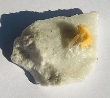 quarzo con dolomite su marmo