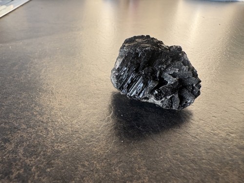 Tormalina nera grezza con - tormalina,