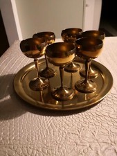 Bicchieri di vodka in metallo