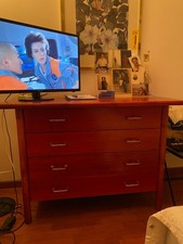 cassettiera di ciliegio rossa