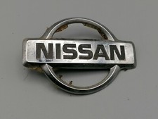 Targhetta Stemma NISSAN Logo Scudo Emblema Badge Vintage Scritta Metallo Placca