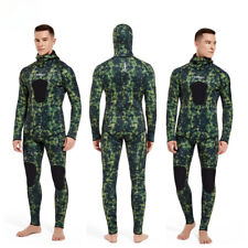 Mute uomo pesca in apnea