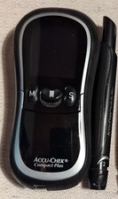 Accu Chek Glucometro Compact Plus con Pungidito Softclix Roche