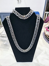 Splendida catena in acciaio