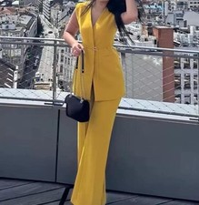 ZARA gilet con cintura senape