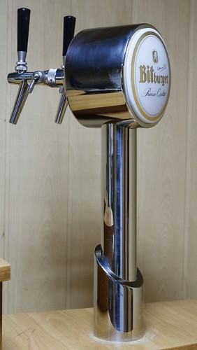 Bitburger pompa birra bar - bar, uomo