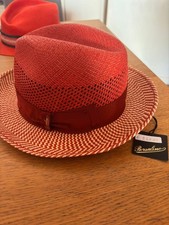 Cappello rosso Borsalino