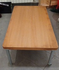 Tavolino basso con rotelle