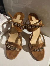 Sandali Christian Louboutin Galeria 100 mm cognac pelle scamosciata suola rossa