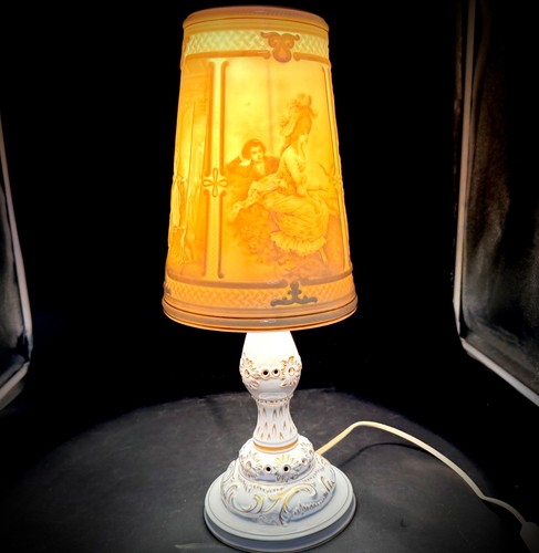 Impressionante lampada - , da