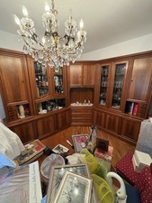 Soggiorno Angolare Classico Con Due Vetrine. In Ottime Condizioni.