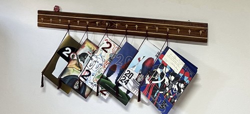 Porta calendario legno - in,