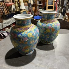 Coppia di vasi cinesi decorativi dipinti a mano marcati alla base