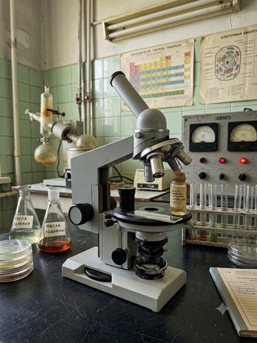 Microscopio sovietico vintage