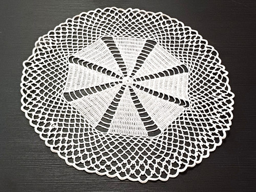 Centrino fatto mano - mano, cotone
