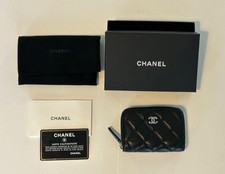 Portamonete/carte CHANEL in pelle di agnello nera con cerniera e ferramenta argento