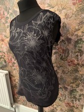 Top Ripcurl nero con fiori