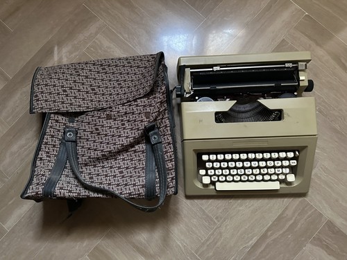Macchina scrivere olivetti - macchina, scrivere,