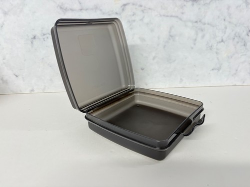 Tupperware sandwich keeper - sandwich,