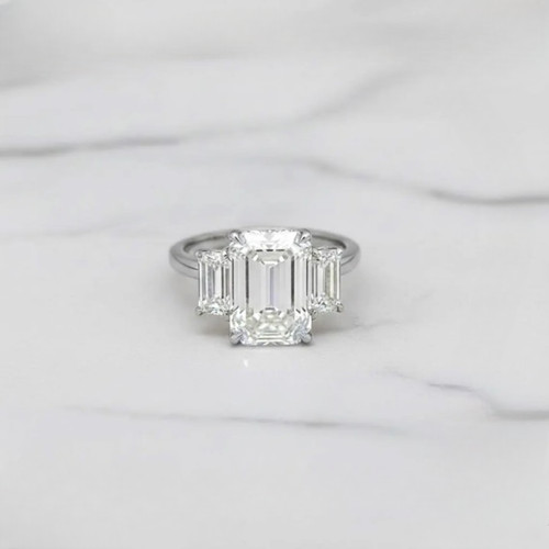 Anello con tre pietre taglio