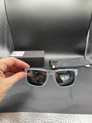 Oakley holbrook crystal - holbrook,