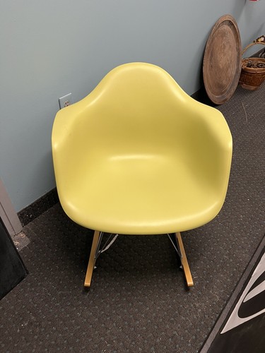 Eames hard shell rocking - hard,