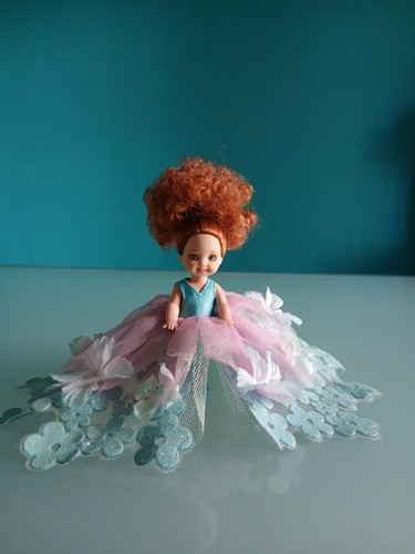 Mattel flower girl 2006 - girl",,