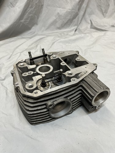 Testa cilindro destra moto - testa,