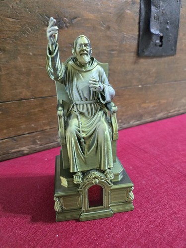 Statua san padre - san,