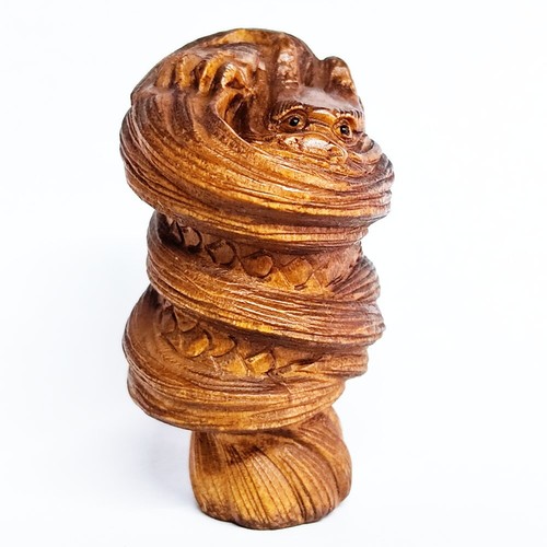 M8295 netsuke legno di - in,