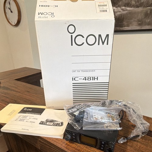 Icom uhf transceiver - icom, fm