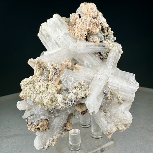 Natrolite with aegirine - natrolite,