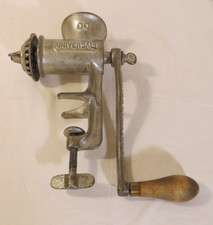 Macinapane a manovella vintage