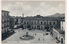 Vecchia cartolina Nocera Inf. (SA). P.zza Municipio. Animata. Viaggiata anni '50