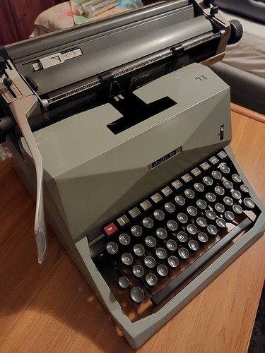 Macchina scrivere olivetti - scrivere,