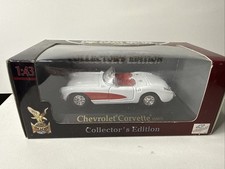 CORVETTA CHEVROLET BIANCA 1957