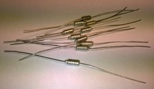 10X Condensatori tantalio assiali, 1uF, 15V, NUOVI (NOS)