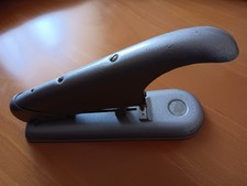 CUCITRICE PINZATRICE DA TAVOLO