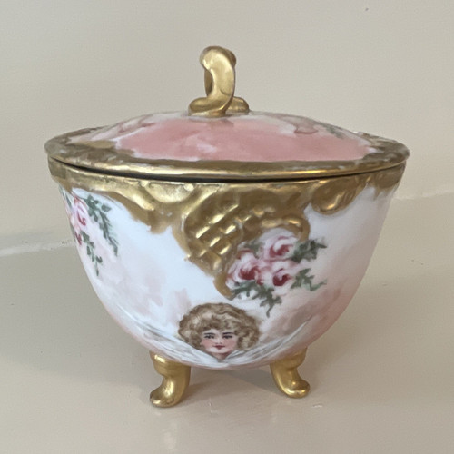 Antico vaso coperto porcellana