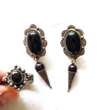 ANELLO E ORECCHINI PENDENTI