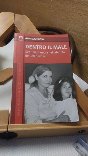Dentro male griggio - dentro, male.