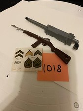 GI JOE ACTION SOLDATINO INSEGNE FOGLIO ADESIVO E MITRAGLIATRICE E FUCILE ANNI 60