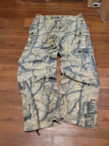 Pantaloni cargo mimetici