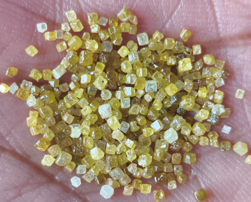 Diamante grezzo naturale reale