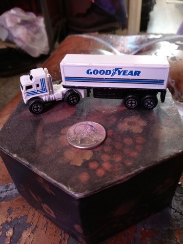 Micro mini macchina goodyear